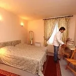 De L'omois Hotel