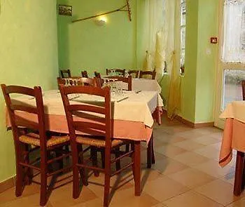 De L'omois Otel 2*