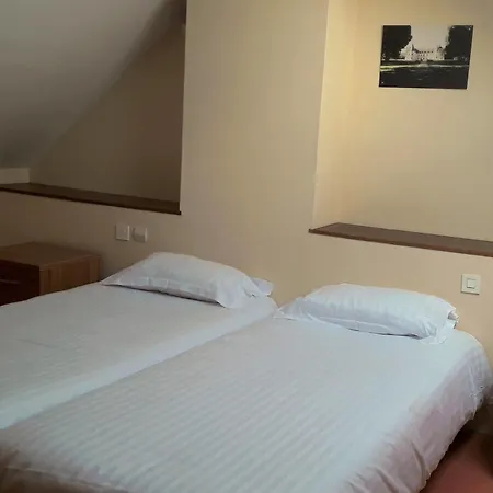 De L'omois Otel