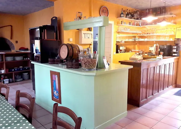 De L'omois מלון באולן-אן-ברי