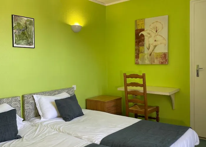 De L'omois מלון 2*