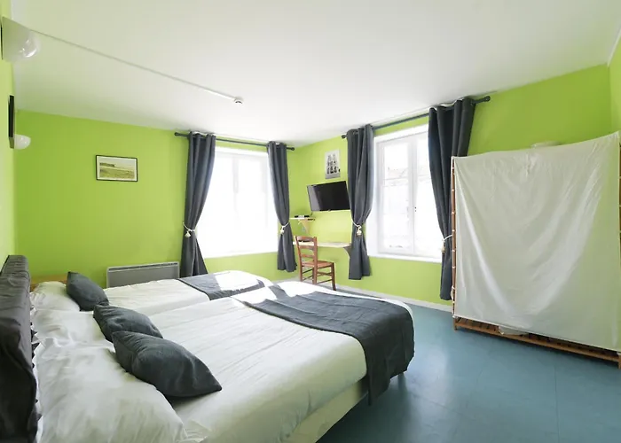 De L'omois מלון 2*