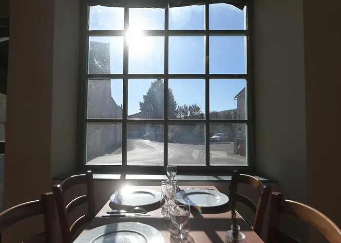 De L'omois מלון באולן-אן-ברי