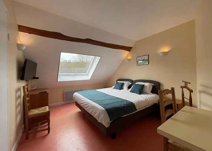 מלון De L'omois 2*